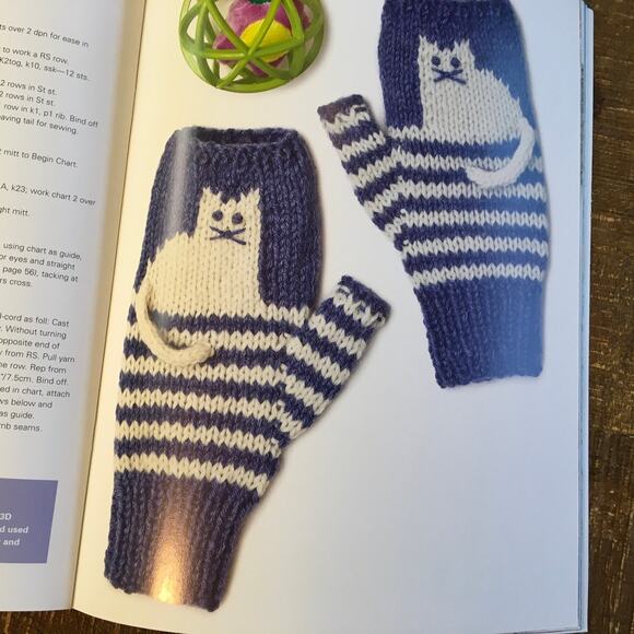 Mittens 101 Guide to Knitting Mittens and Wristlets NEW Warm Winter Knit Craft - Picture 8 of 9
